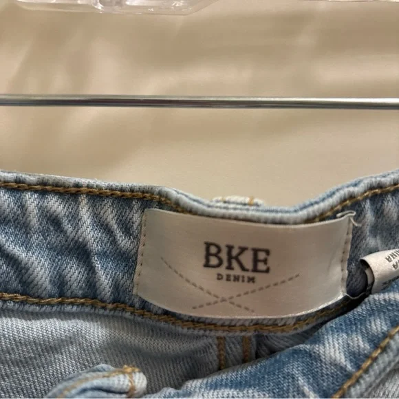 BKE Buckle Payton Jean Shorts Womens 25 Light Blue Wash Denim Distressed Hem - Picture 3 of 6